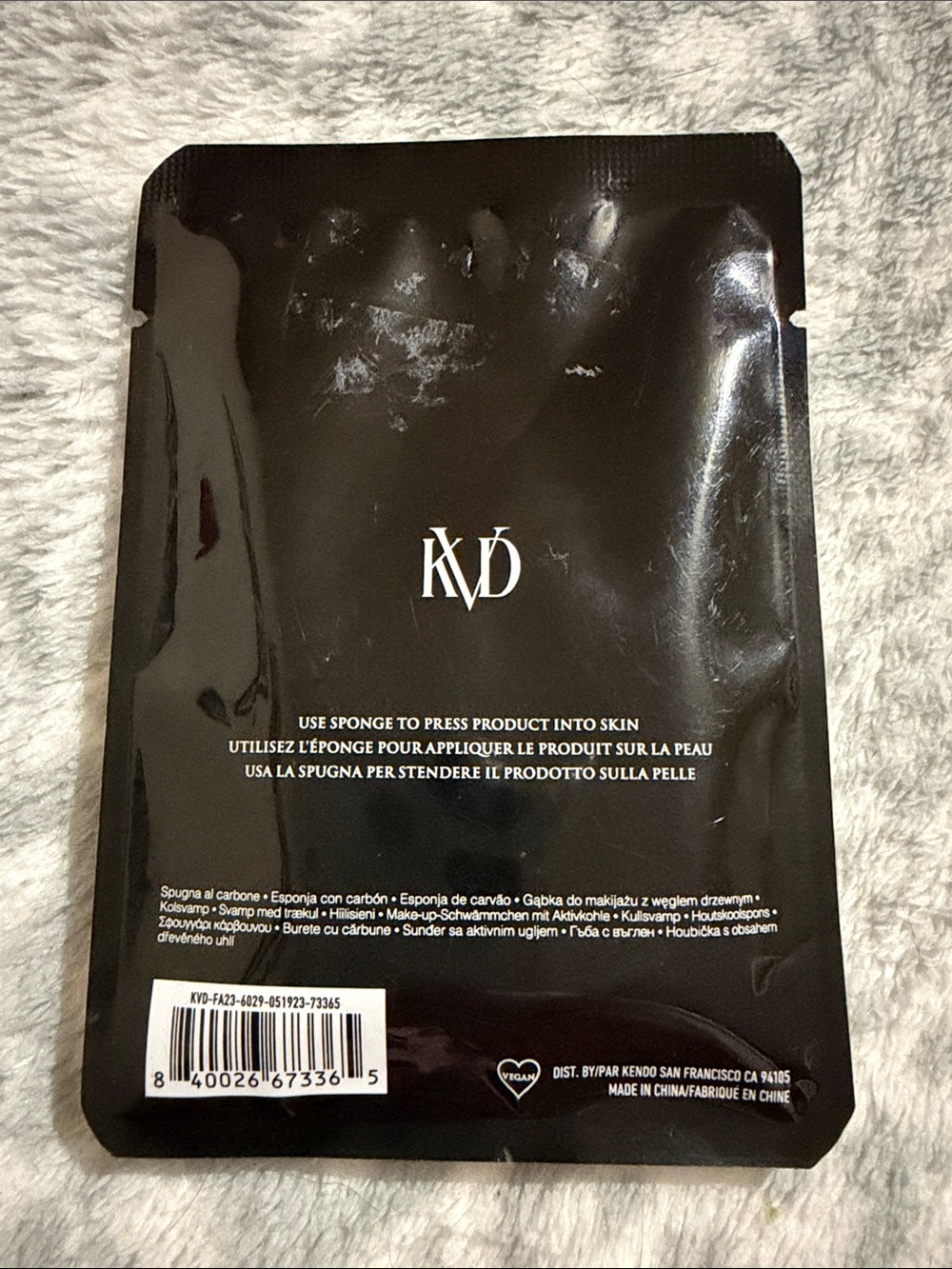 KVD Lock-It Charcoal Sponge - Picture 2 of 4